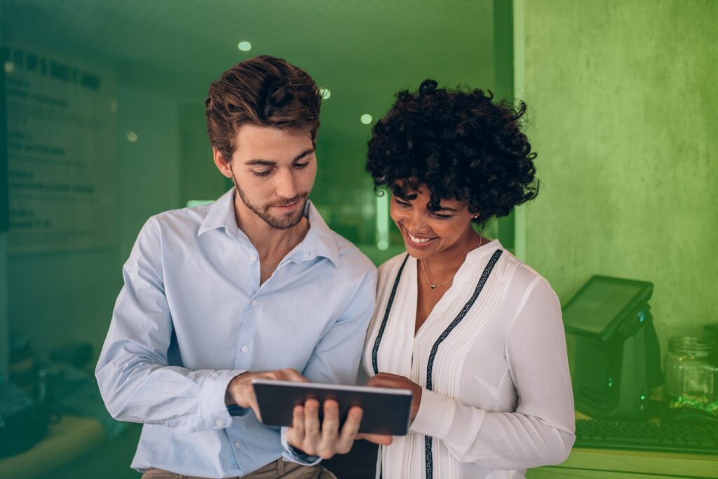 How does internal auditing maintain it’s independence & objectivity?
